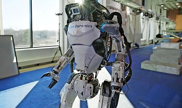 Die neuen Roboter von Boston Dynamics sind unheimlich menschenähnlich