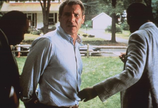 Der Originalfilm von Harrison Ford mit „Presumed Innocent“ in der Hauptrolle (im Bild) war ein Riesenerfolg, spielte bei einem Budget von 20 Millionen US-Dollar 221 Millionen US-Dollar ein und erhielt hervorragende Kritiken