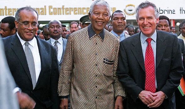 Mit Nelson Mandela und dem Generalsekretär der African Unity Organization, Salim Ahmed Salim, im Jahr 2000