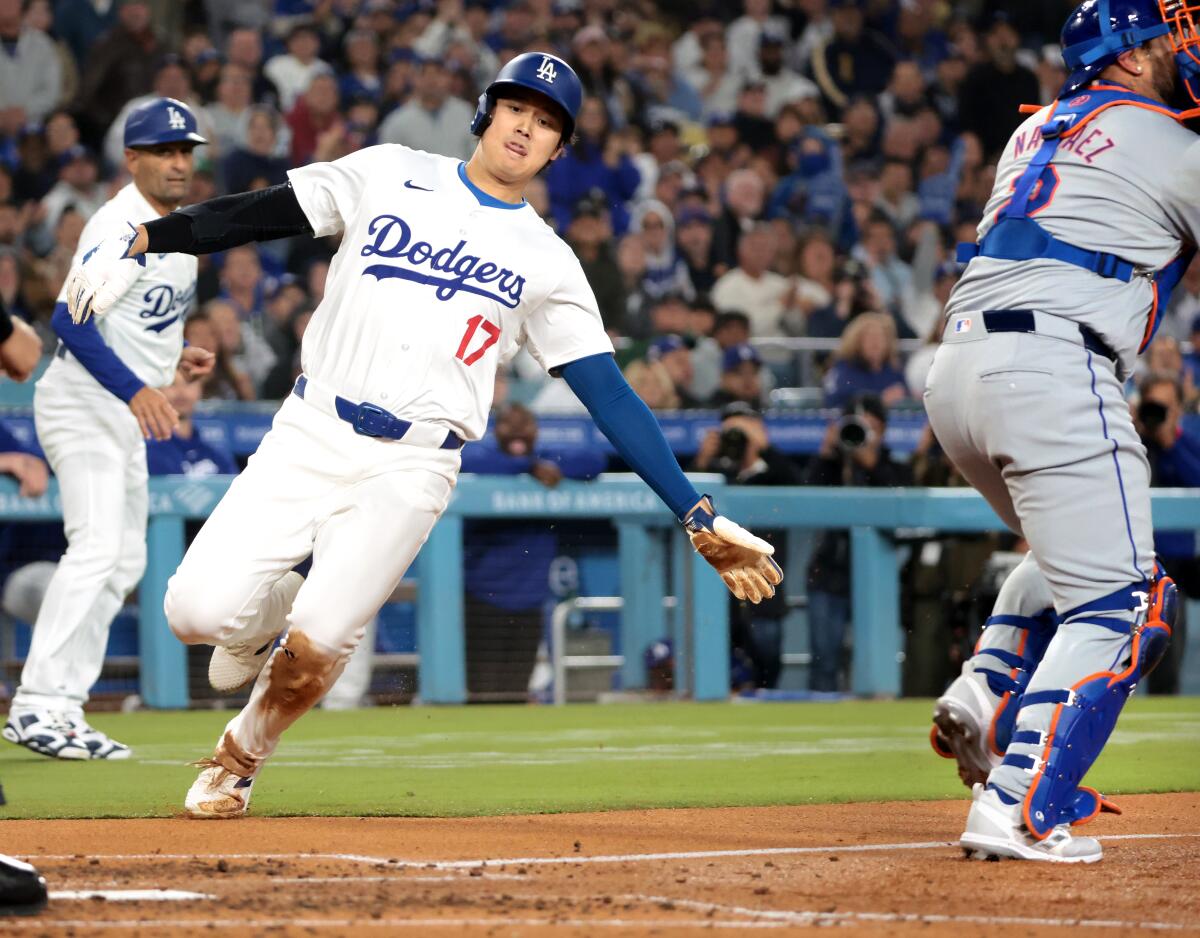 Dodgers-Star Shohei Ohtani erzielt am Freitag im vierten Inning einen Run gegen die Mets.