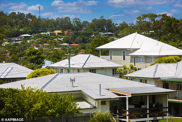 Untersuchungen von Roy Morgan ergaben, dass mehr als 1,5 Millionen australische Hypothekeninhaber seit Februar dieses Jahres von Hypothekenstress bedroht sind (abgebildete Bilder von Häusern in Queensland).