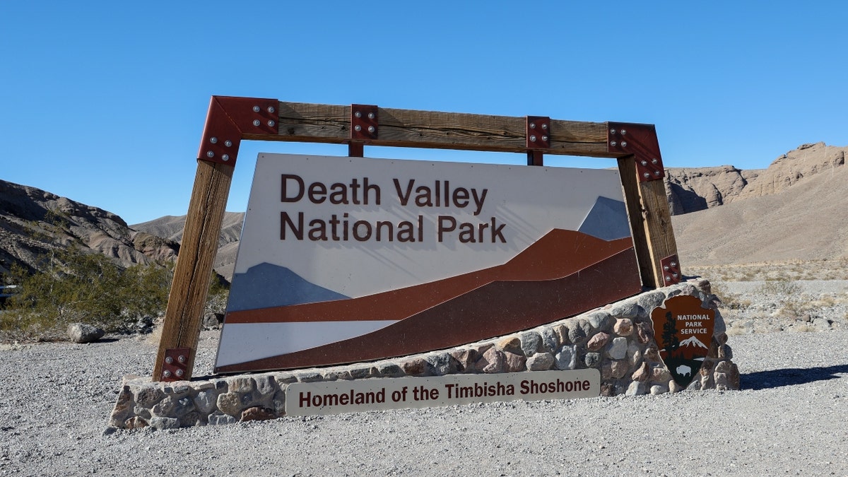 Das Willkommensschild des Death Valley Nationalparks