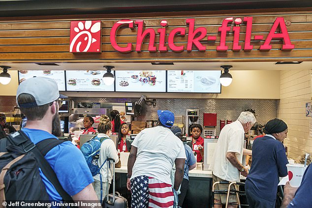 Neben der US-Fast-Food-Kette Chick-fil-A (im Bild) können Sie bei Bantam and Biddy by Shaun Doty am Hartsfield¿Jackson Atlanta International Airport leckere Hühnchengerichte genießen