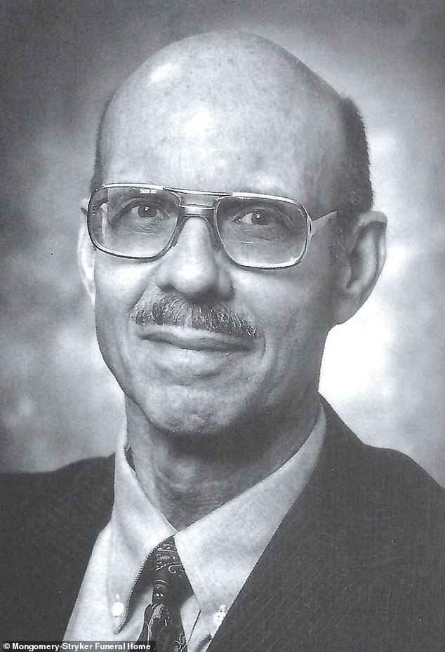Dr. Leo Sprinkle, ein Psychologe an der University of Wyoming, beteiligte sich an der hypnotischen Rückführung außerirdischer Entführter