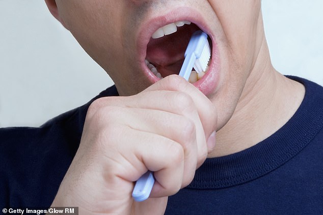 Schwerwiegendere Zahnfleischerkrankungen wie Parodontitis können Ihr Zahnfleisch schwächen und zu Zahnverlust führen (Archivbild)