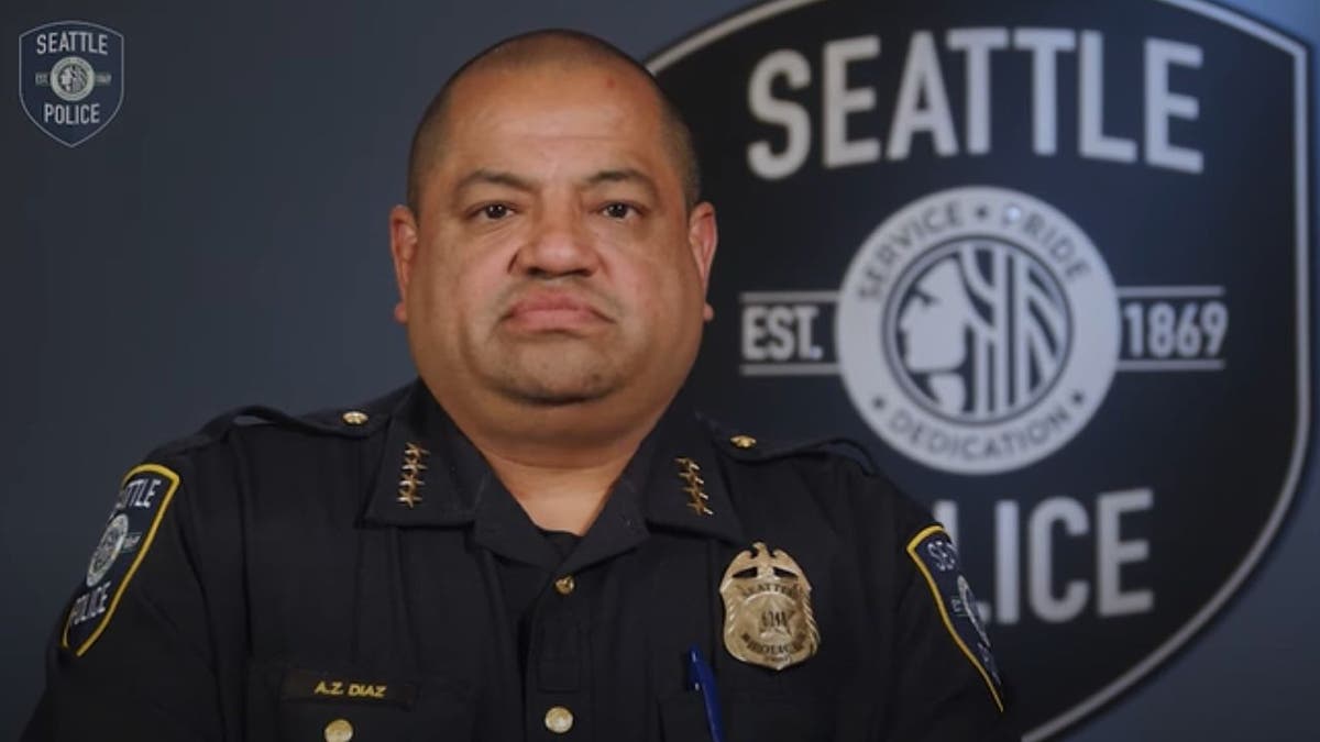 Adrian Diaz, Chef der Seattle Police Department, spricht