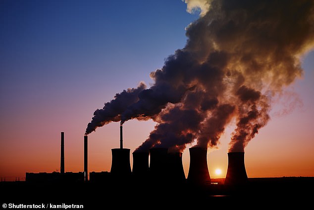 Die weltweite Kunststoffproduktion stößt mehr Treibhausgase aus als 600 Kohlekraftwerke – dreimal so viele Kohlekraftwerke wie in den gesamten USA.