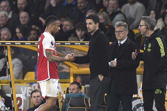 Arsenal's Gabriel Jesus, left, shakes hands with Arsenal's manager Mikel Arteta as he walks off after being substituted during the English Premier League soccer match between Wolverhampton Wanderers and Arsenal at the Molineux Stadium in Wolverhampton, England, Saturday, April 20, 2024. (AP Photo/Rui Vieira)
