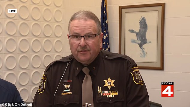 Der Sheriff von Monroe County, Troy Goodnough, wurde bei einer Pressekonferenz sichtlich emotional, als er bestätigte, dass es sich bei den Opfern, einem achtjährigen Mädchen und einem fünfjährigen Jungen, um Geschwister handelte