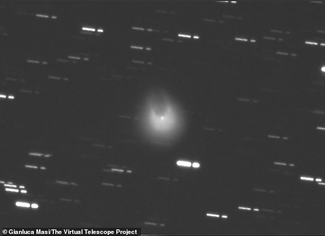 Der Komet erhielt seinen Namen, weil der Ausbruch seiner Eisvulkane ihm ein ausgeprägtes hornartiges Aussehen verlieh