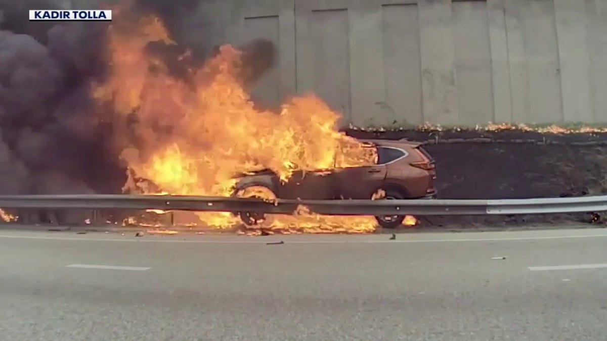 Feuer verschlingt Honda-SUV