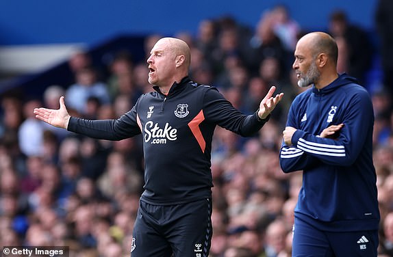 LIVERPOOL, ENGLAND - APRIL 21: Sean Dyche, Manager of Everton (L), reacts alongside Nuno Espirito Santo, Manager of Nottingham Forest, during the Premier League match between Everton FC and Nottingham Forest at Goodison Park on April 21, 2024 in Liverpool, England. (Photo by Alex Livesey/Getty Images)