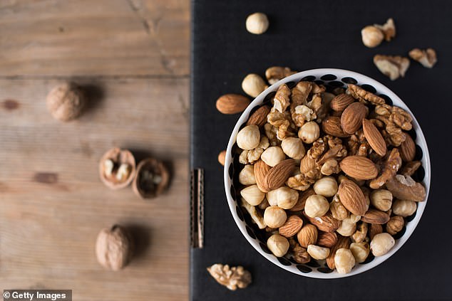 Studien haben zunehmend einen Zusammenhang zwischen einer täglichen Handvoll Nüssen und Samen und einer geringeren Wahrscheinlichkeit von Herzerkrankungen bis hin zu Krebs ergeben