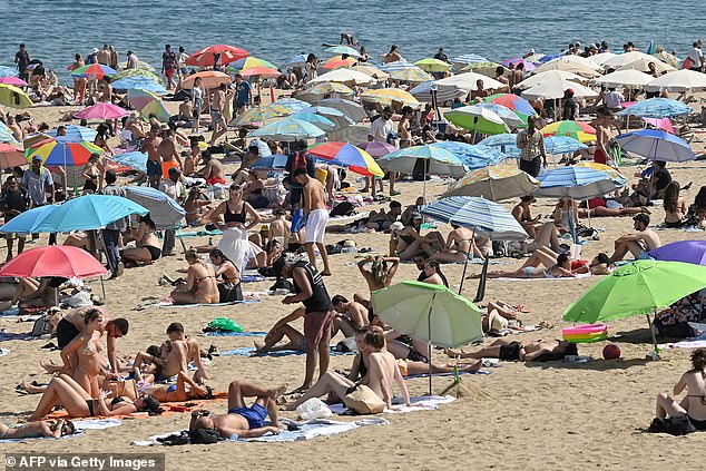 Aufgrund der „extremen“ Gefahr, die von sengenden Temperaturen im Juli 2023 ausgeht, hat Spanien für drei Regionen die rote Hitzewarnung herausgegeben