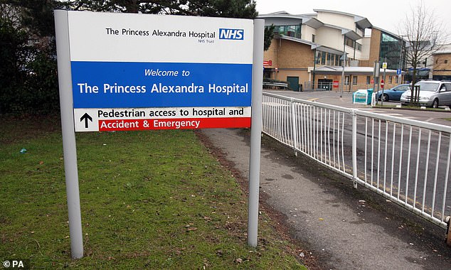 Ein Patient im Princess Alexandra Hospital Trust (im Bild), Essex, wartete 505 Tage auf die Behandlung