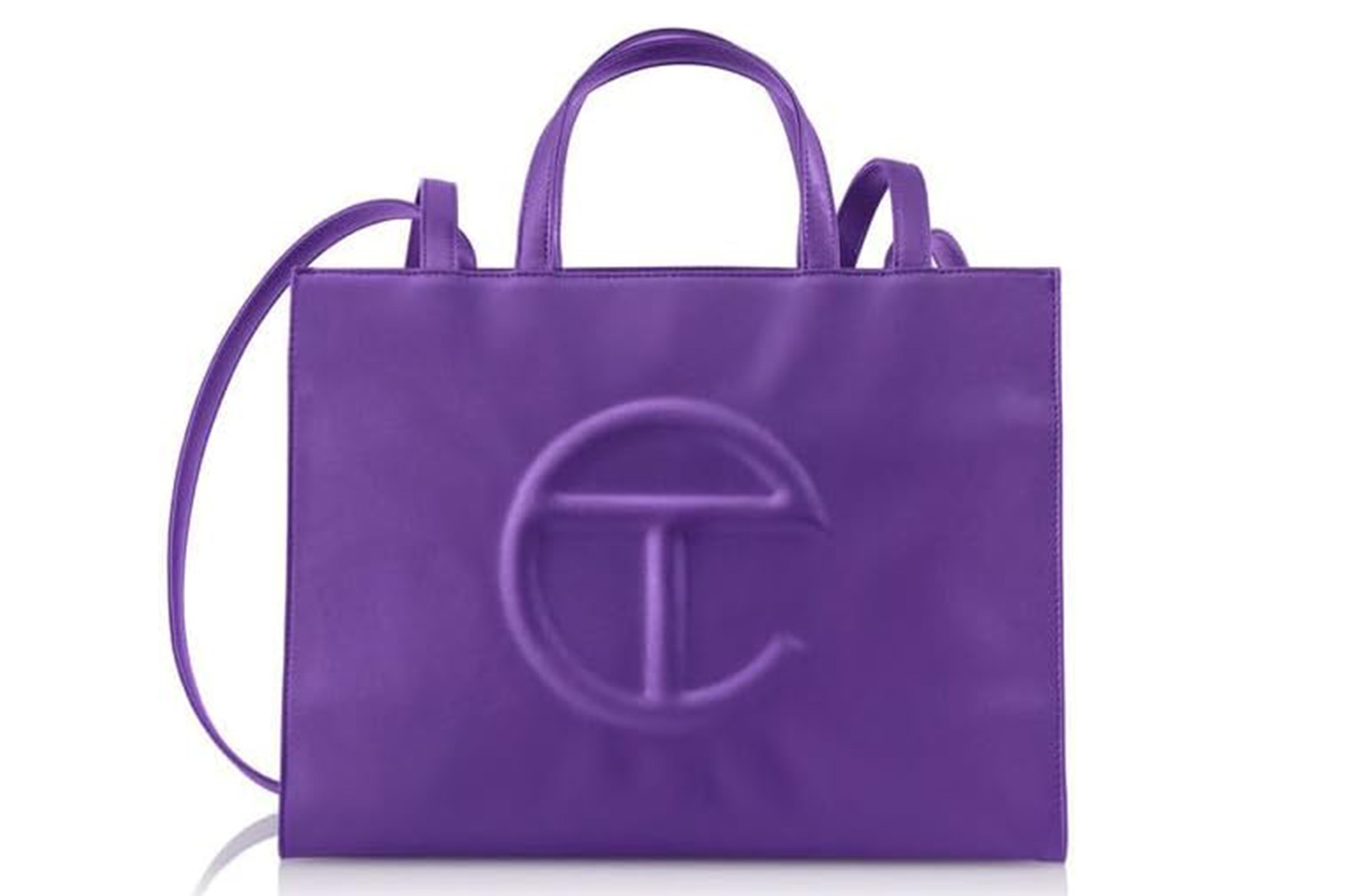 Eine lila Telfar-Tasche