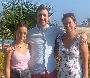 Fans des Roten Meeres: Richard im Bild mit seiner Frau Montserrat und ihrer jüngeren Tochter Sofia