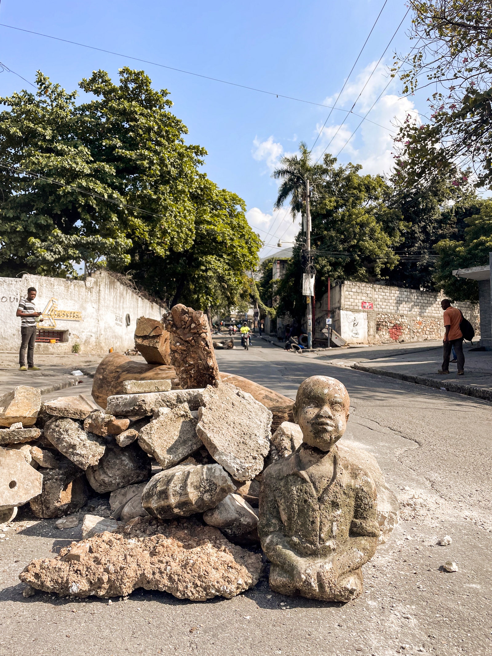 Ein Trümmerhaufen in einer Straße in Haiti.
