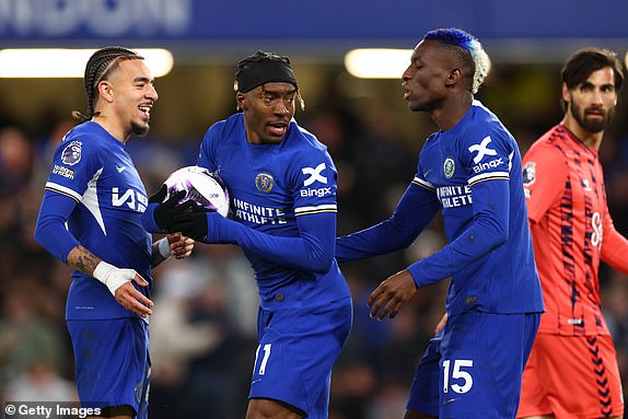 LONDON, ENGLAND - APRIL 15: Nicolas Jackson and Noni Madueke of Chelsea disagree over the taking of a penalty as Malo Gusto looks on during the Premier League match between Chelsea FC and Everton FC at Stamford Bridge on April 15, 2024 in London, England.(Photo by Marc Atkins/Getty Images)