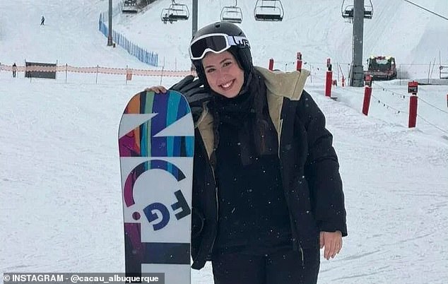 Quellen, die mit dem Fall von Frau Albuquerque Celada vertraut sind, sagten, sie habe sich durch Dosensuppe, die sie sich beim Tauschen in der Skistadt Aspen zugezogen hatte, mit Botulismus infiziert