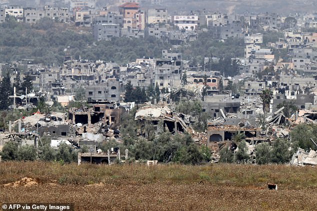 Dieses von der Südgrenze Israels zum Gazastreifen aufgenommene Bild zeigt die Zerstörung im palästinensischen Gebiet