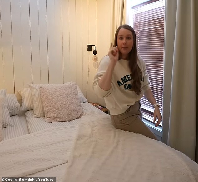 Kürzlich verblüffte sie die Leute im Internet, indem sie von der skandinavischen Schlafmethode schwärmte, bei der Paare mit zwei kleinen Bettdecken statt einer großen schlafen