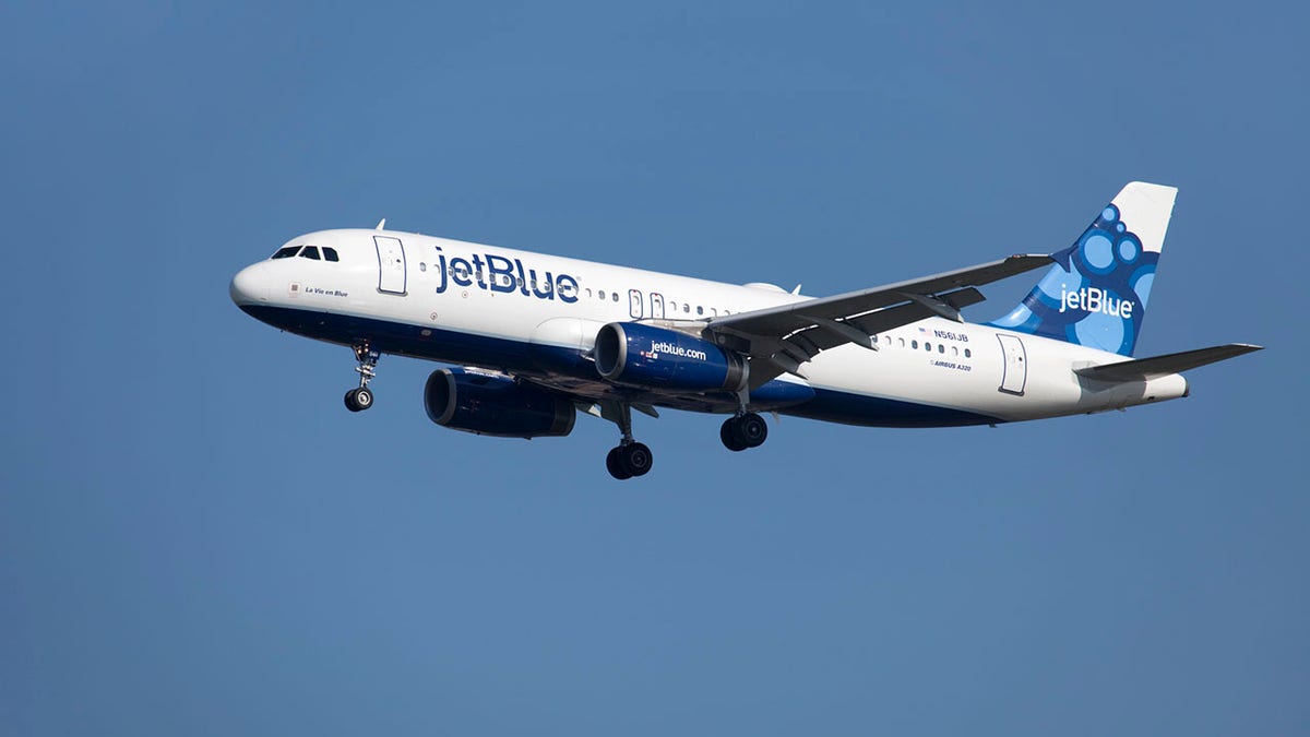 Jet Blue Airbus über Boston