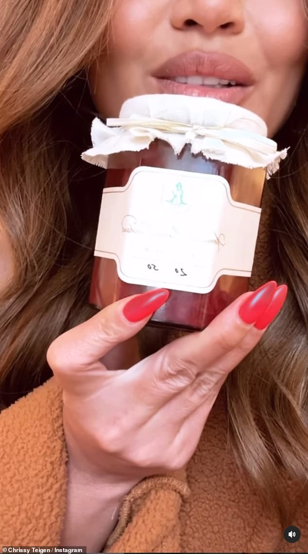 Auch Chrissy Teigen, Model und Inhaberin der Kochreihe Cravings, hat Meghans Marmelade auf Instagram angepriesen