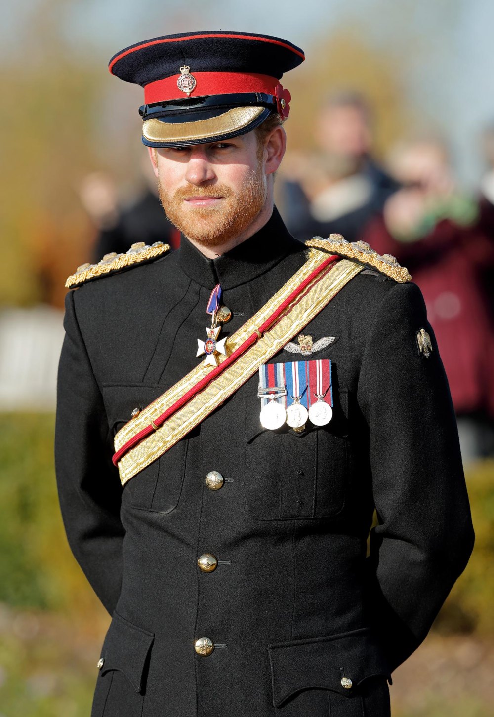Prinz Harry trägt Militärmedaillen beim Auftritt der Mitglieder des Jahres im Überraschungsgottesdienst 2