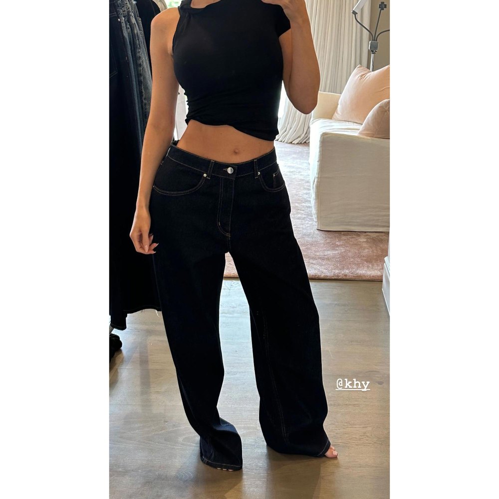 Kylie Jenner erweist sich beim Posieren in Low-Rise-Jeans 2 als nicht schwanger
