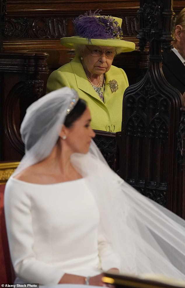 Es heißt, dass Königin Elizabeth Meghan Markles Hochzeitskleid für eine geschiedene Frau als „zu weiß“ empfand