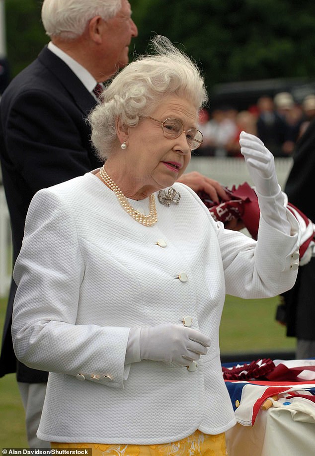 Elizabeth trug während ihrer gesamten Regierungszeit die gleiche Frisur, so dass die Monarchin wenig beeindruckt war, als sie verrutschte
