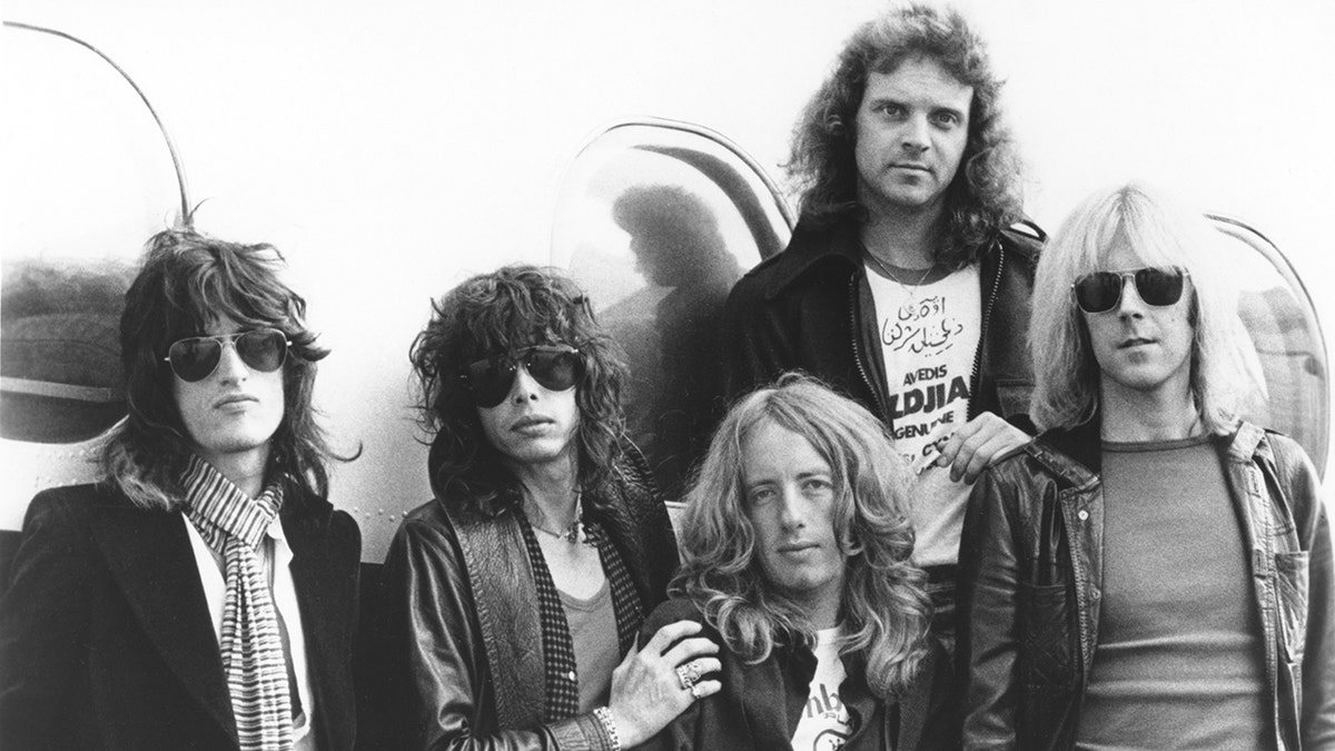 Schwarz-Weiß-Porträt von Aerosmith in den 1970er Jahren