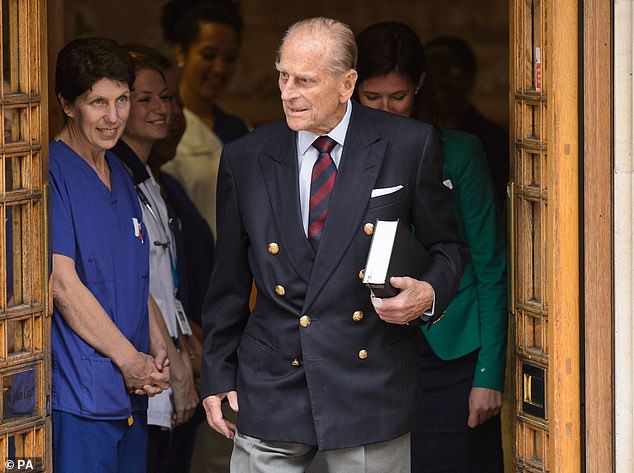 Die London Clinic hat bereits Prinz Philip behandelt.  Oben ist der verstorbene Herzog von Edinburgh zu sehen, wie er 2013 das Privatkrankenhaus verlässt