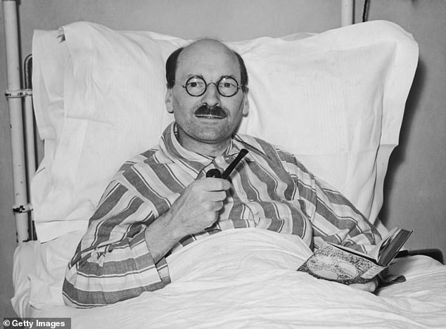 Der zukünftige Labour-Premierminister Clement Attlee – damals Oppositionsführer – erholt sich 1939 in der Londoner Klinik im Bett, nachdem er sich einer Prostataoperation unterzogen hatte