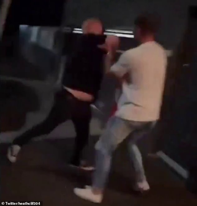 Die beiden Männer gerieten in die Auseinandersetzung vor dem Veranstaltungsort Totti's in Sydney in Rozelle