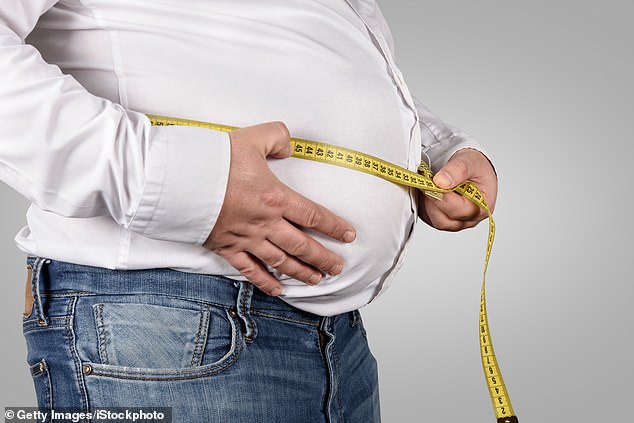 Allerdings betrifft die Erkrankung überwiegend Männer.  Untersuchungen deuten darauf hin, dass Übergewicht zu einer Fettansammlung am Hals und zu einer Vergrößerung der Zunge führen kann (Archivbild)