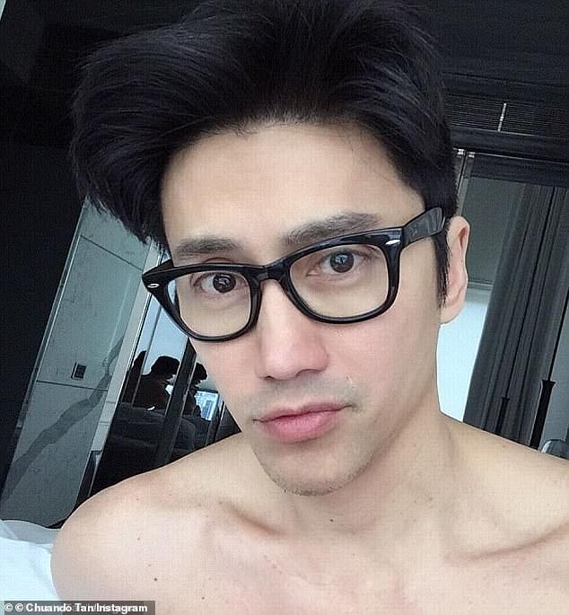 Chuando Tan, ein ehemaliger Popstar aus Singapur, hat einen Instagram-Account voller Bilder, die ihn aussehen lassen, als wäre er kaum einen Tag älter als 25