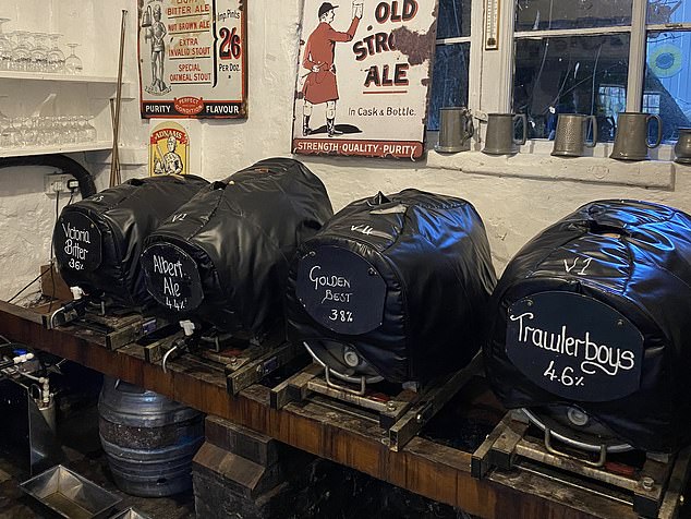 Das King's Head, auch bekannt als The Low House, im Suffolk-Dorf Laxfield, ist für das lokale Earl Soham Albert Ale bekannt, hat aber auch viele andere Angebote vom Fass zu bieten