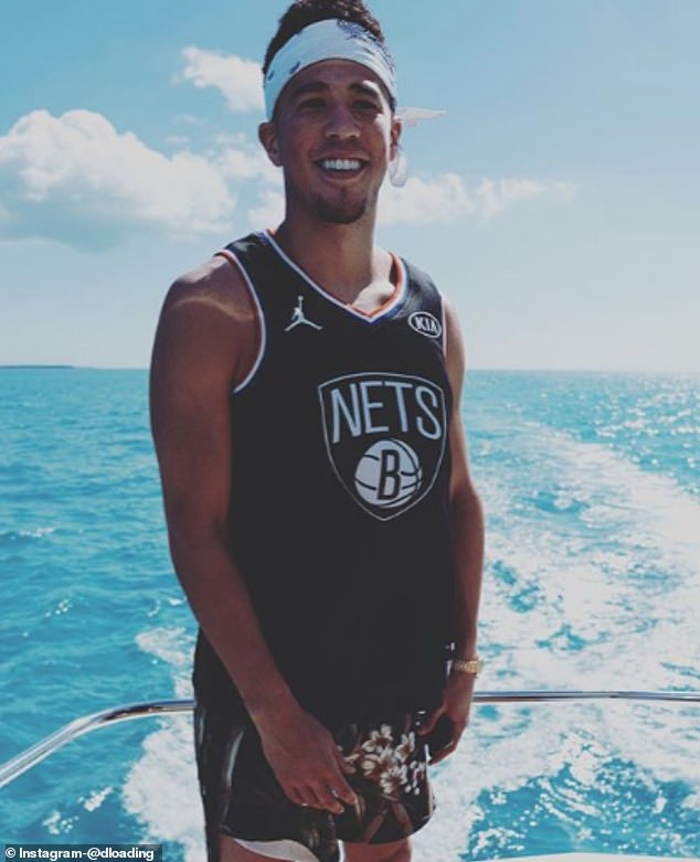 Booker wurde 2019 im Nets-Trikot gesehen und steht mehreren Spielern aus Brooklyn nahe