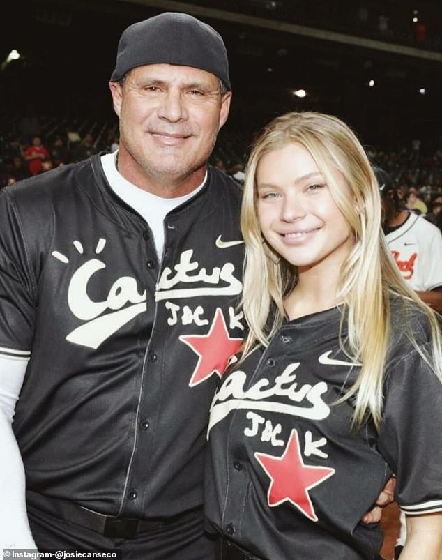 Canseco ist die Tochter des ehemaligen MLB-Schlägers Jose Canseco, der 17 Saisons bei den Profis absolvierte