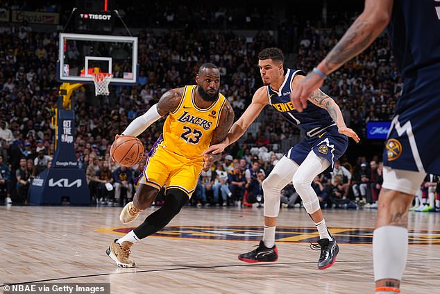 LeBron war nicht in der Lage, die Playoff-Hoffnungen der Lakers am Leben zu erhalten, da diese gegen die Denver Nuggets eine Niederlage einstecken mussten