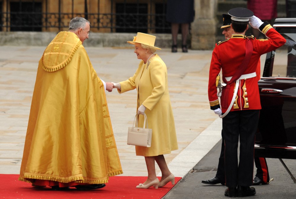 Wie Königin Elizabeth nach Belieben das Protokoll brach und Kates Hochzeit
