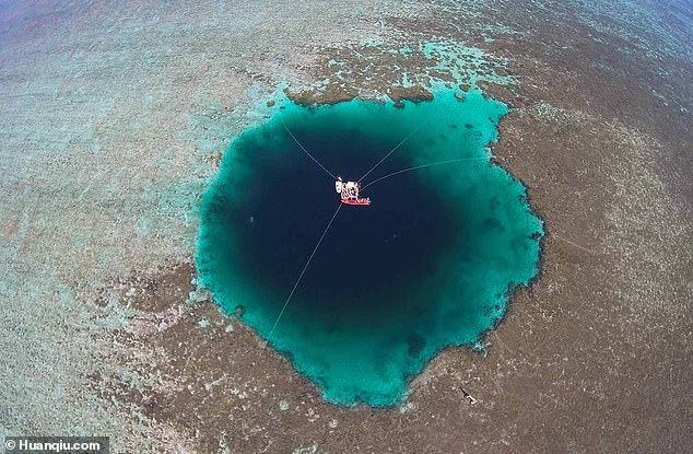 Bisher dachten Wissenschaftler, Taam Ja‘ sei das zweitgrößte blaue Loch, aber neue Messungen zeigen, dass es den bisherigen Rekordhalter in China übertrifft – das blaue Loch, vor Ort auch als Longdong bekannt (im Bild).