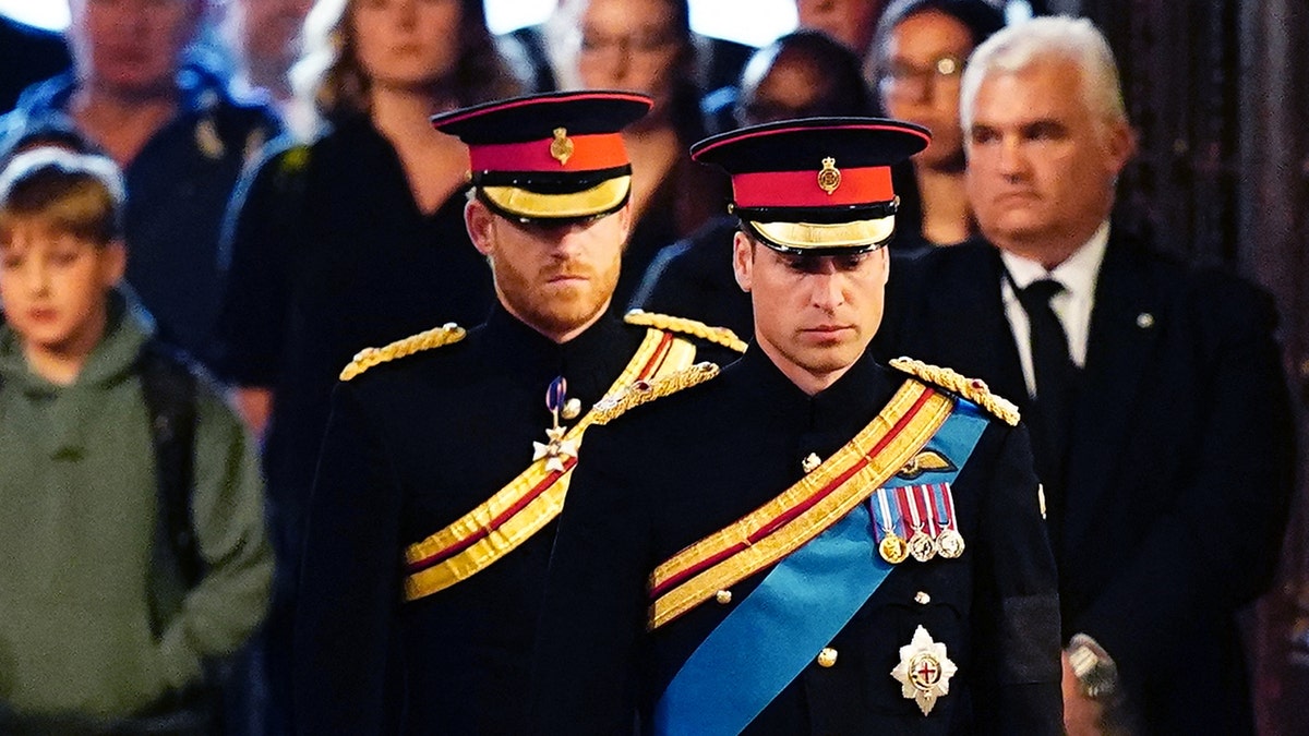 Prinz Harry Prinz William trauert um Königin Elizabeth