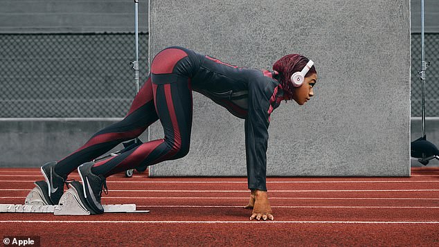 Der Solo 4 bietet ein interaktives Surround-Sound-Erlebnis für jede Aktivität.  Im Bild: Sha'Carri Richardson – eine amerikanische Leichtathletik-Sprinterin, die an der Louisiana State University den Rekord im 100-Meter-Sprint gebrochen hat