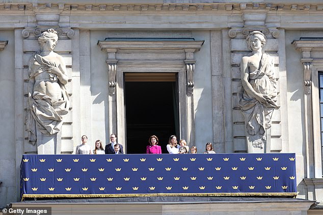 Die Familie versammelte sich heute auf dem Balkon des Königspalastes in der schwedischen Hauptstadt