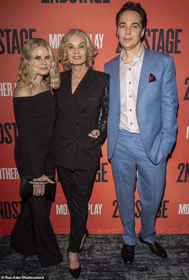 Jessica Lange (Mitte) und Jim Parsons (rechts) sind beide für „Mother Play“ nominiert, bei dessen Premiere sie mit ihrer Co-Star Celia Keenan-Bolger (links) abgebildet sind.