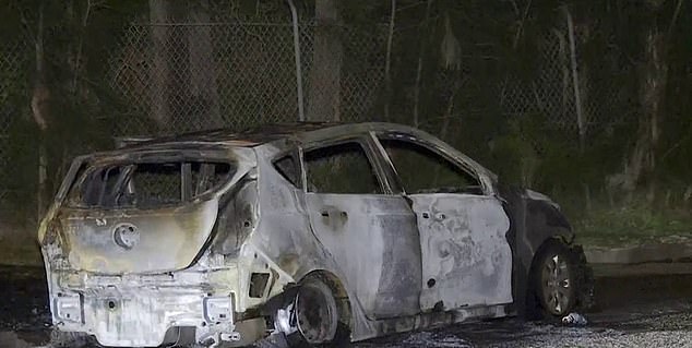 Ein Hyundai-Schrägheckmodell wurde kurze Zeit später in Bass Hill ausgebrannt aufgefunden – etwa 10 Minuten vom Tatort entfernt