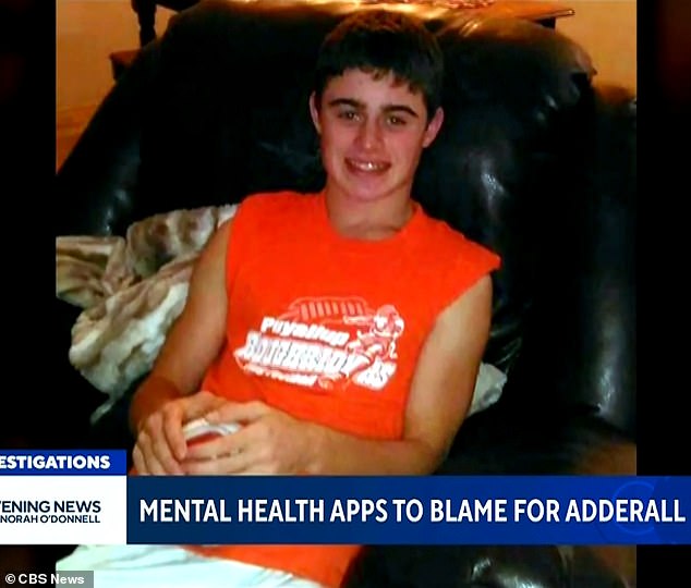 Elijah Hanson (im Bild), 21, starb im Juni durch Selbstmord.  Er hatte jahrelang unter psychischen Problemen gelitten.  Seine Familie sagte, dass ein kürzlich über Cerebral erhaltenes Adderall-Rezept eine Rolle bei seinem Tod gespielt habe